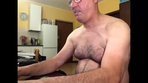 giovanni_1964 online show from May 17, 2026, 2:53 am