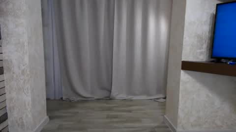 girl_cute007 online show from May 7, 2026, 11:54 pm