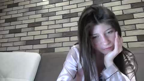 girl_cute007 online show from May 8, 2026, 7:08 pm