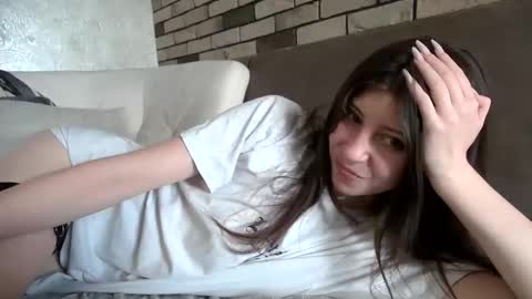 girl_cute007 online show from June 11, 2026, 4:05 pm