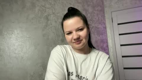 girl_cute07 online show from June 13, 2026, 9:02 pm