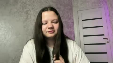 girl_cute07 online show from June 24, 2026, 6:40 pm