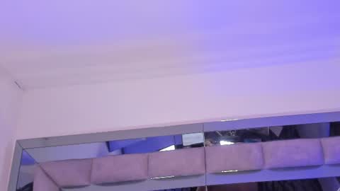 GIRL GRAY online show from June 11, 2026, 12:32 am