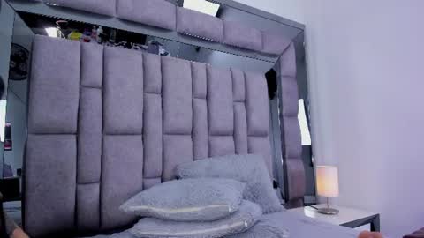 GIRL GRAY online show from June 28, 2026, 5:08 pm