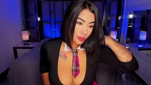 GIRL GRAY online show from July 19, 2026, 1:37 pm
