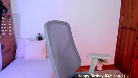 girl_inline online show from September 9, 2025, 11:59 pm