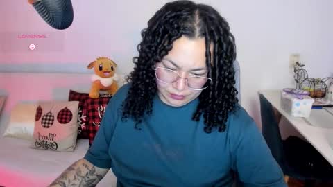 girl_inline online show from December 4, 2025, 1:48 am