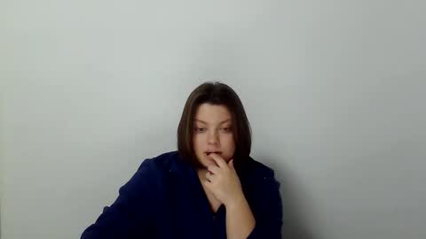 Snapshot of girl_leya chatting on November 18, 2025, 8:13 pm girl_leya online show from November 18, 2025, 8:13 pm