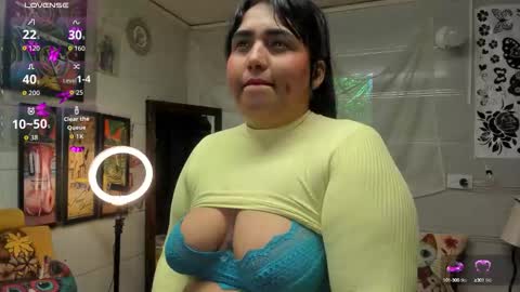 girl_luna_ online show from September 19, 2025, 6:52 pm