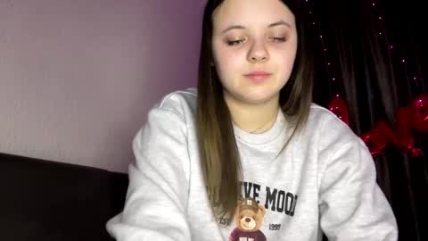 girl_shy07 online show from February 23, 2026, 3:09 pm