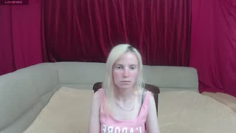 Snapshot of girl_summer97 chatting on June 12, 2026, 2:27 pm Katia online show from June 12, 2026, 2:27 pm