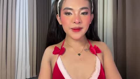 queen ronna online show from June 15, 2026, 5:42 am