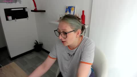 Snapshot of girlsativa chatting on November 1, 2025, 4:20 pm Maze Thumbs up online show from November 1, 2025, 4:20 pm