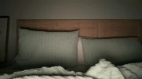 girlswanthis online show from June 19, 2026, 2:49 am
