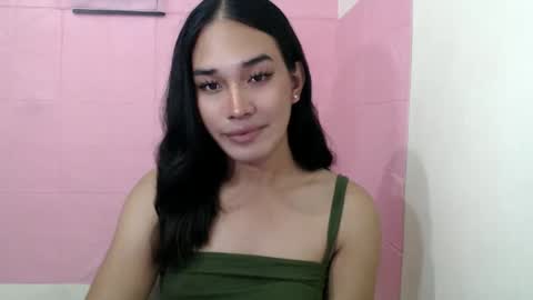 Rhaine online show from December 3, 2024, 9:01 pm