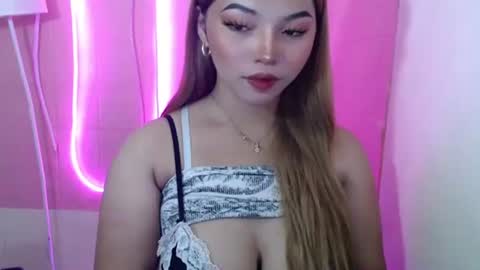 Rhaine online show from March 6, 2025, 1:27 am