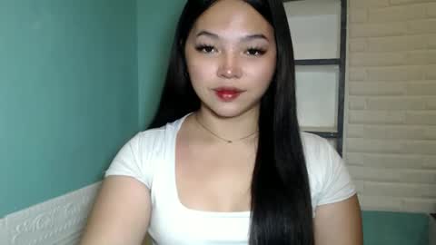 Rhaine online show from October 19, 2025, 9:32 am