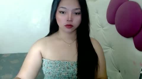 Rhaine online show from November 21, 2025, 8:40 pm