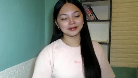 Rhaine online show from November 27, 2025, 7:27 pm