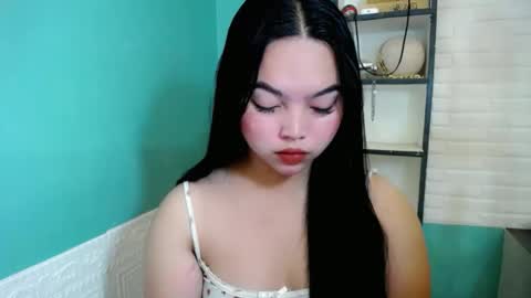 Rhaine online show from February 25, 2026, 7:01 pm