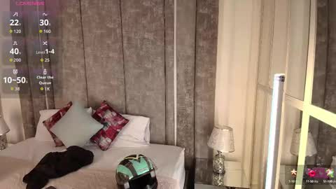     online show from September 17, 2025, 12:18 pm