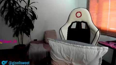 Snapshot of gisellasweet chatting on June 21, 2026, 8:00 pm Gisella online show from June 21, 2026, 8:00 pm
