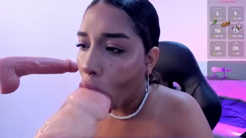 Snapshot of giselle_messy chatting on August 1, 2026, 12:43 am Giselle online show from August 1, 2026, 12:43 am