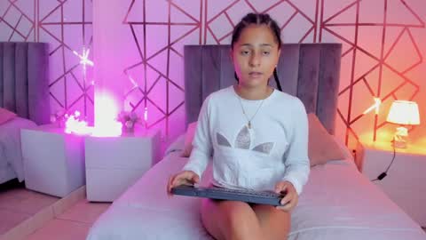 GISELLE ROLDAN online show from January 18, 2025, 11:32 am