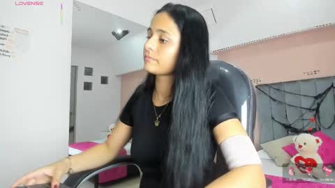 GISELLE ROLDAN online show from October 23, 2025, 5:29 am