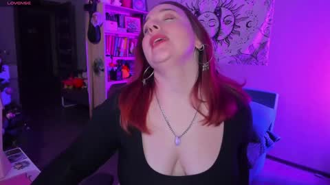 Snapshot of gitera_ chatting on January 4, 2025, 9:52 pm AlexaMillis online show from January 4, 2025, 9:52 pm