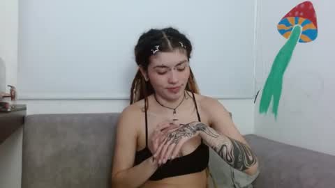 Snapshot of giulietta_mon chatting on July 16, 2026, 4:07 am Giulietta online show from July 16, 2026, 4:07 am