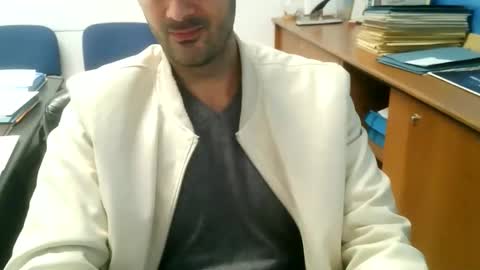 giuseppevai1 online show from October 18, 2025, 9:21 am