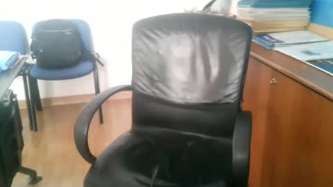 giuseppevai1 online show from November 19, 2025, 11:21 am