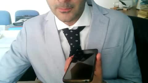 giuseppevai1 online show from April 15, 2026, 9:27 am