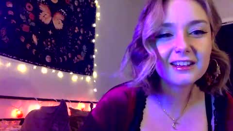 Snapshot of givemesweetdreams chatting on March 4, 2025, 4:27 am givemesweetdreams online show from March 4, 2025, 4:27 am