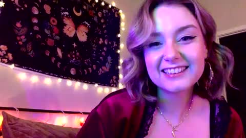 Snapshot of givemesweetdreams chatting on March 11, 2025, 12:00 am givemesweetdreams online show from March 11, 2025, 12:00 am