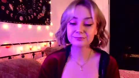 Snapshot of givemesweetdreams chatting on October 27, 2025, 7:18 pm givemesweetdreams online show from October 27, 2025, 7:18 pm