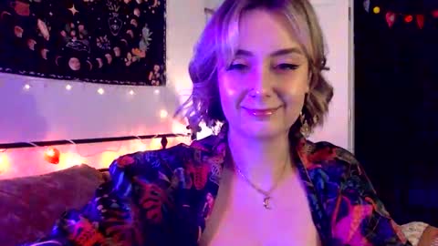 givemesweetdreams online show from November 30, 2025, 3:32 am