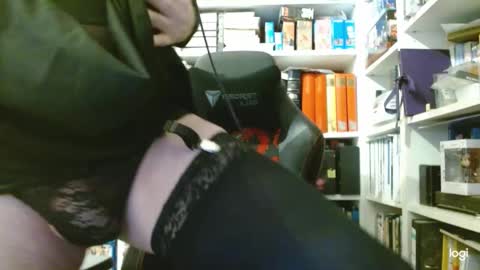 Snapshot of gizmox_ chatting on March 6, 2025, 5:00 pm GizmoX online show from March 6, 2025, 5:00 pm