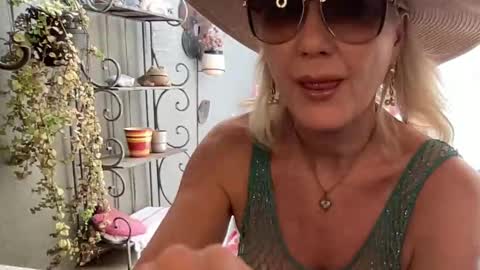 Gl1tter Barbie online show from September 22, 2025, 10:50 am