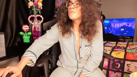 Snapshot of glaceon9 chatting on February 19, 2025, 3:27 pm glaceon9 online show from February 19, 2025, 3:27 pm