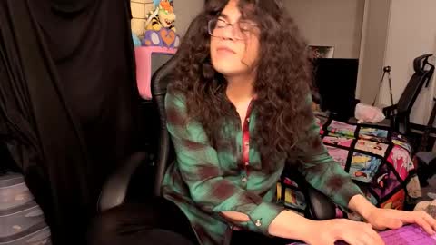 Snapshot of glaceon9 chatting on November 24, 2025, 11:37 pm glaceon9 online show from November 24, 2025, 11:37 pm