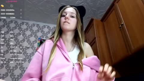 Snapshot of gladissoter chatting on March 16, 2026, 3:56 am Violetta online show from March 16, 2026, 3:56 am