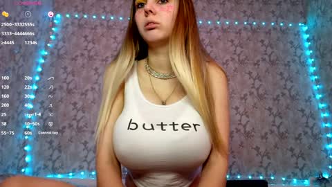 Snapshot of gladissoter chatting on March 31, 2026, 3:19 am Violetta online show from March 31, 2026, 3:19 am