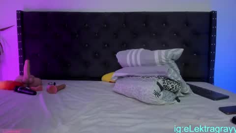 Snapshot of glektragray chatting on February 24, 2025, 8:49 am Glektra Gray online show from February 24, 2025, 8:49 am