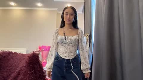 Mia online show from March 16, 2026, 10:52 am