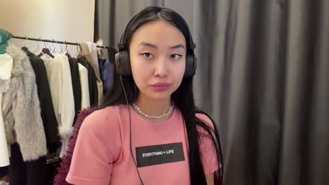 Mia online show from March 26, 2026, 10:54 am