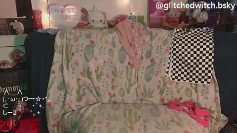 Snapshot of glitchwitch chatting on December 13, 2024, 9:09 pm Glitch online show from December 13, 2024, 9:09 pm