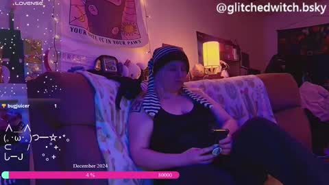 Snapshot of glitchwitch chatting on December 18, 2024, 7:04 am Glitch online show from December 18, 2024, 7:04 am