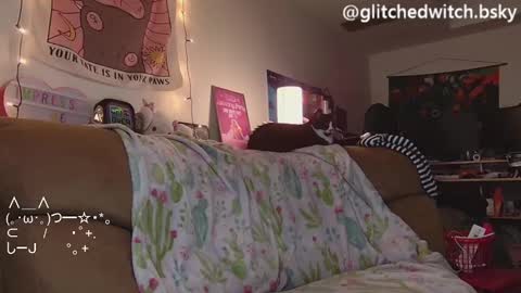 Snapshot of glitchwitch chatting on December 19, 2024, 10:32 pm Glitch online show from December 19, 2024, 10:32 pm